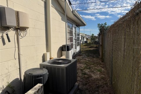 House in Holiday, Florida 2 bedrooms, 110.37 sq.m. № 2395947 - photo 24