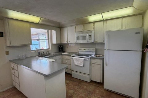 House in Holiday, Florida 2 bedrooms, 110.37 sq.m. № 2395947 - photo 3