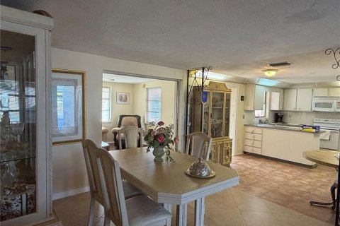 House in Holiday, Florida 2 bedrooms, 110.37 sq.m. № 2395947 - photo 6