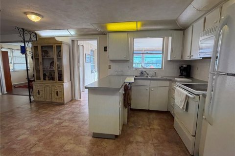 House in Holiday, Florida 2 bedrooms, 110.37 sq.m. № 2395947 - photo 11