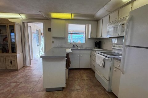 House in Holiday, Florida 2 bedrooms, 110.37 sq.m. № 2395947 - photo 12