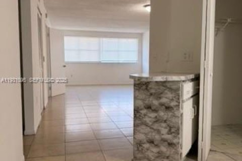 Снять в аренду кондоминиум в Хайалиа, Флорида 2 спальни, 93.27м2, № 1989596 - фото 6