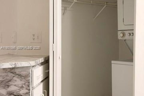 Снять в аренду кондоминиум в Хайалиа, Флорида 2 спальни, 93.27м2, № 1989596 - фото 9