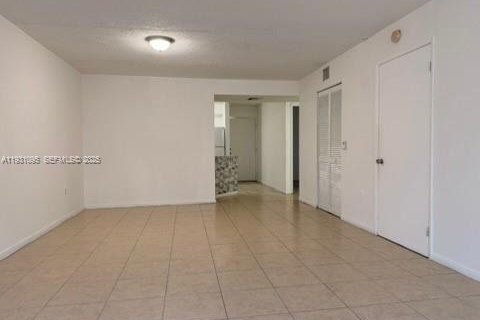 Снять в аренду кондоминиум в Хайалиа, Флорида 2 спальни, 93.27м2, № 1989596 - фото 17