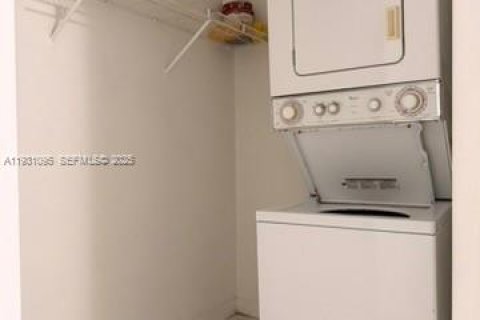 Снять в аренду кондоминиум в Хайалиа, Флорида 2 спальни, 93.27м2, № 1989596 - фото 8