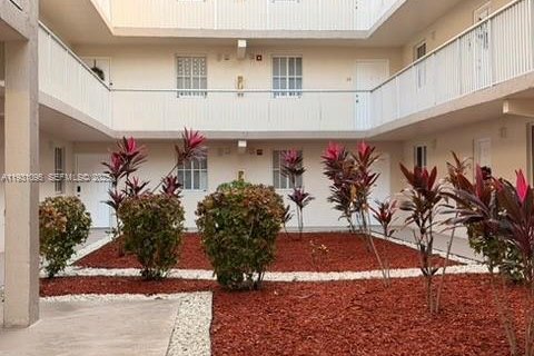 Снять в аренду кондоминиум в Хайалиа, Флорида 2 спальни, 93.27м2, № 1989596 - фото 3