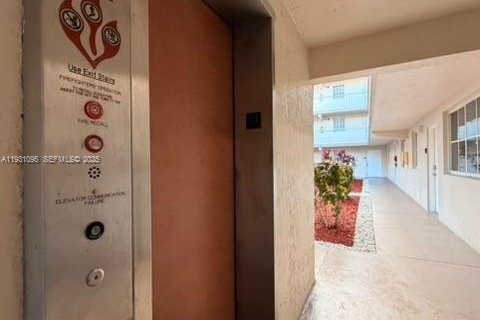 Снять в аренду кондоминиум в Хайалиа, Флорида 2 спальни, 93.27м2, № 1989596 - фото 24