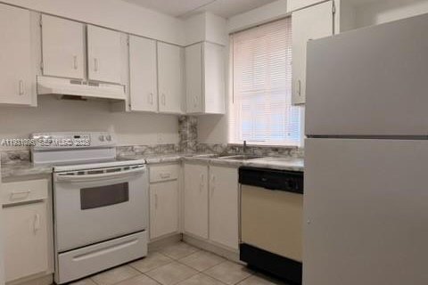 Снять в аренду кондоминиум в Хайалиа, Флорида 2 спальни, 93.27м2, № 1989596 - фото 1