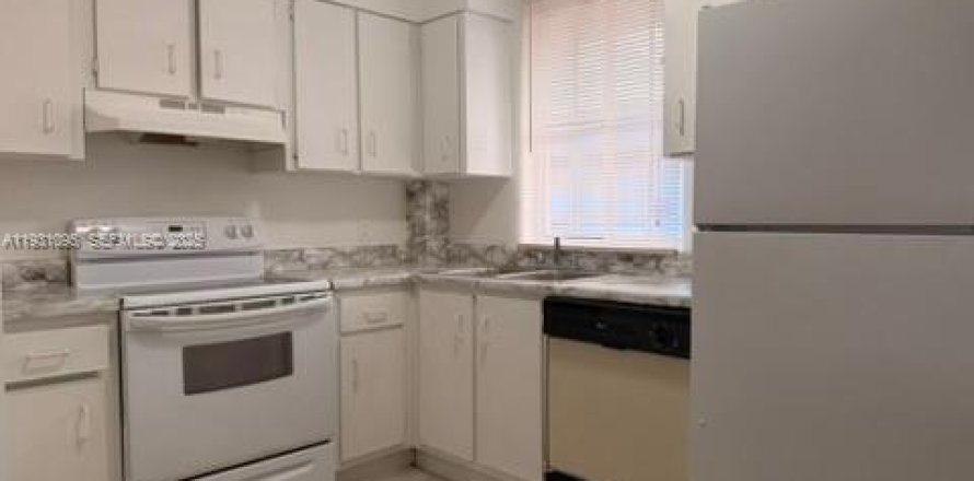 Кондоминиум с 2 спальнями в Хайалиа, Флорида № 1989596