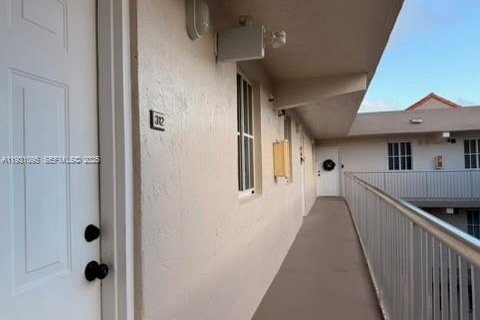 Снять в аренду кондоминиум в Хайалиа, Флорида 2 спальни, 93.27м2, № 1989596 - фото 4