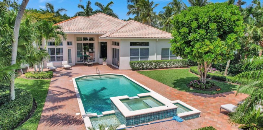 House in Wellington, Florida 5 bedrooms, 369.47 sq.m. № 1061408
