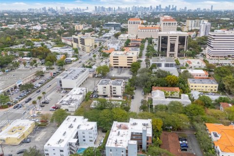 Condo in Coral Gables, Florida, 2 bedrooms  № 2020885 - photo 28