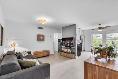 Condo in Coral Gables, Florida, 2 bedrooms  № 2020885 - photo 4