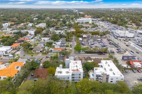 Condo in Coral Gables, Florida, 2 bedrooms  № 2020885 - photo 22