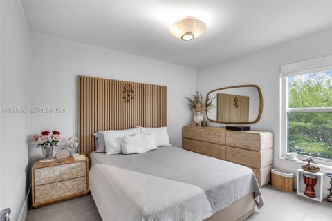 Condo in Coral Gables, Florida, 2 bedrooms  № 2020885 - photo 16