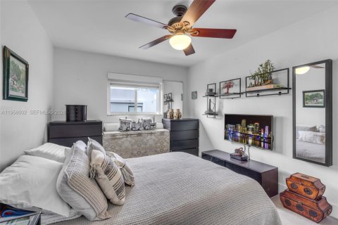 Condo in Coral Gables, Florida, 2 bedrooms  № 2020885 - photo 18