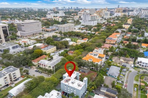 Condo in Coral Gables, Florida, 2 bedrooms  № 2020885 - photo 29