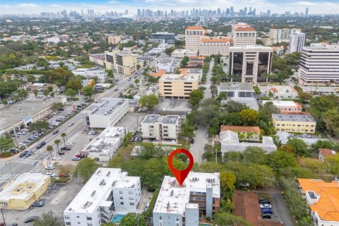 Condo in Coral Gables, Florida, 2 bedrooms  № 2020885 - photo 27