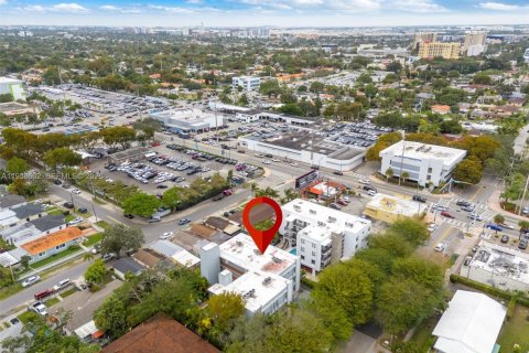 Condo in Coral Gables, Florida, 2 bedrooms  № 2020885 - photo 23