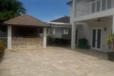 House in Hialeah, Florida 4 bedrooms, 267.37 sq.m. № 1840728 - photo 9