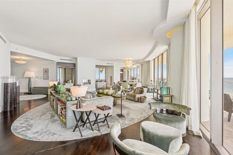 Condominio en venta en Bal Harbour, Florida, 2 dormitorios, 252.79 m2 № 1938678 - foto 11