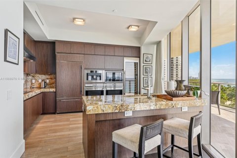 Condominio en venta en Bal Harbour, Florida, 2 dormitorios, 252.79 m2 № 1938678 - foto 17