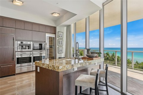 Condominio en venta en Bal Harbour, Florida, 2 dormitorios, 252.79 m2 № 1938678 - foto 5