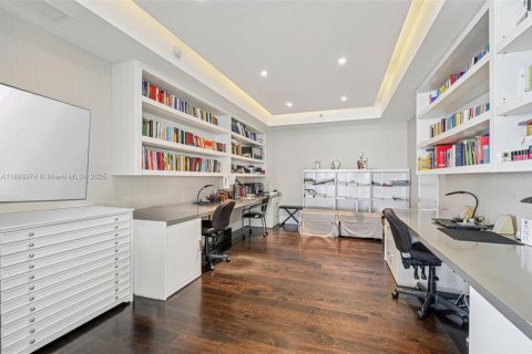 Condominio en venta en Bal Harbour, Florida, 2 dormitorios, 252.79 m2 № 1938678 - foto 30
