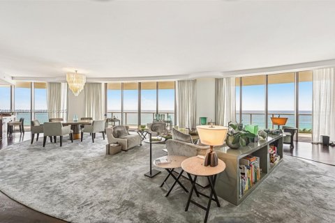 Condominio en venta en Bal Harbour, Florida, 2 dormitorios, 252.79 m2 № 1938678 - foto 10