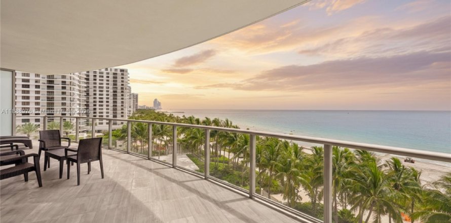 Condominio en Bal Harbour, Florida, 2 dormitorios  № 1938678