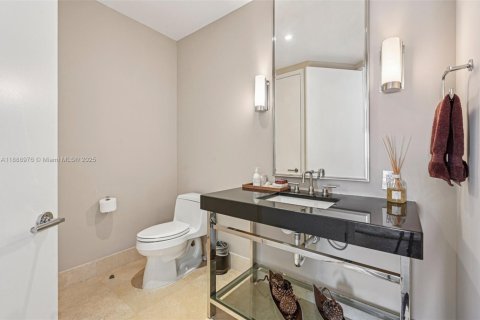 Condominio en venta en Bal Harbour, Florida, 2 dormitorios, 252.79 m2 № 1938678 - foto 20