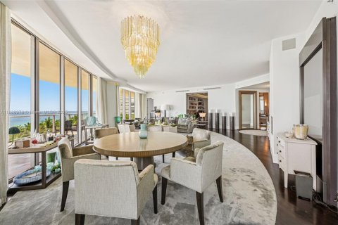 Condominio en venta en Bal Harbour, Florida, 2 dormitorios, 252.79 m2 № 1938678 - foto 19