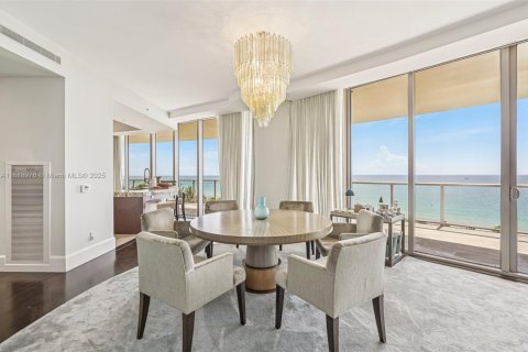 Condominio en venta en Bal Harbour, Florida, 2 dormitorios, 252.79 m2 № 1938678 - foto 18