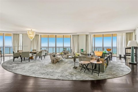 Condominio en venta en Bal Harbour, Florida, 2 dormitorios, 252.79 m2 № 1938678 - foto 3