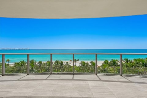 Condominio en venta en Bal Harbour, Florida, 2 dormitorios, 252.79 m2 № 1938678 - foto 2