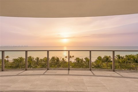 Condominio en venta en Bal Harbour, Florida, 2 dormitorios, 252.79 m2 № 1938678 - foto 9