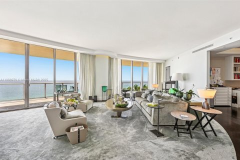 Condominio en venta en Bal Harbour, Florida, 2 dormitorios, 252.79 m2 № 1938678 - foto 12