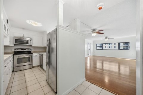 Copropriété à louer à Tampa, Floride: 2 chambres, 122.63 m2 № 2401130 - photo 3