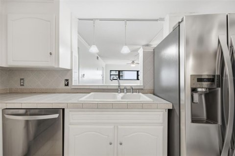 Copropriété à louer à Tampa, Floride: 2 chambres, 122.63 m2 № 2401130 - photo 6
