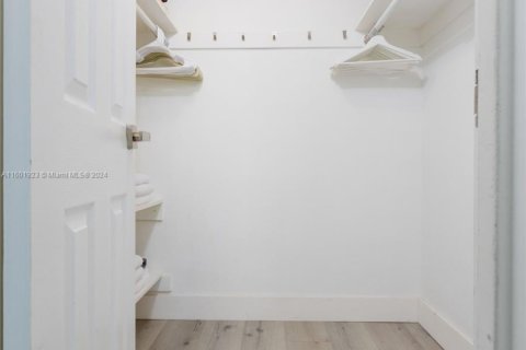 Copropriété à vendre à Hollywood, Floride: 2 chambres, 109.25 m2 № 1939912 - photo 12