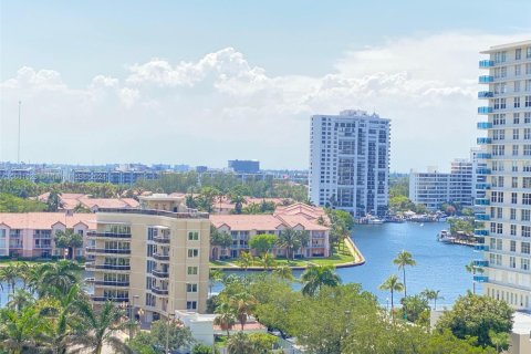 Copropriété à vendre à Hollywood, Floride: 2 chambres, 109.25 m2 № 1939912 - photo 2
