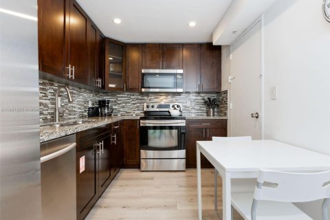 Copropriété à vendre à Hollywood, Floride: 2 chambres, 109.25 m2 № 1939912 - photo 7