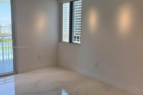 Condo in Miami, Florida, 1 bedroom  № 2039820 - photo 4