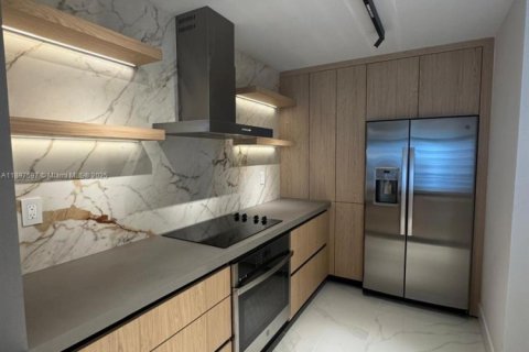 Condo in Miami, Florida, 1 bedroom  № 2039820 - photo 2