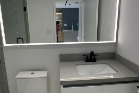 Condo in Miami, Florida, 1 bedroom  № 2039820 - photo 7