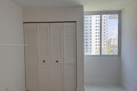 Condo in Miami, Florida, 1 bedroom  № 2039820 - photo 6