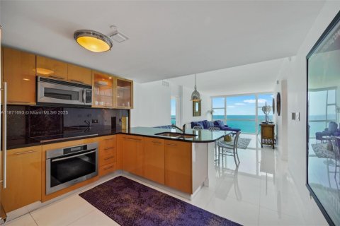 Снять в аренду кондоминиум в Майами-Бич, Флорида 2 спальни, 103.77м2, № 2034526 - фото 12