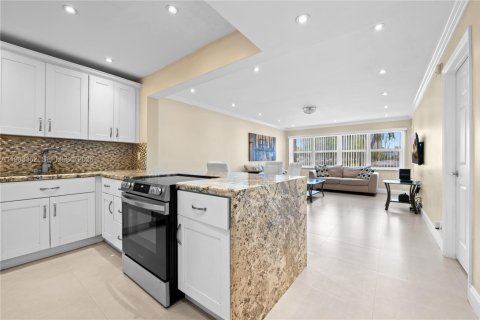 Condo in Hallandale Beach, Florida, 1 bedroom  № 2044874 - photo 20