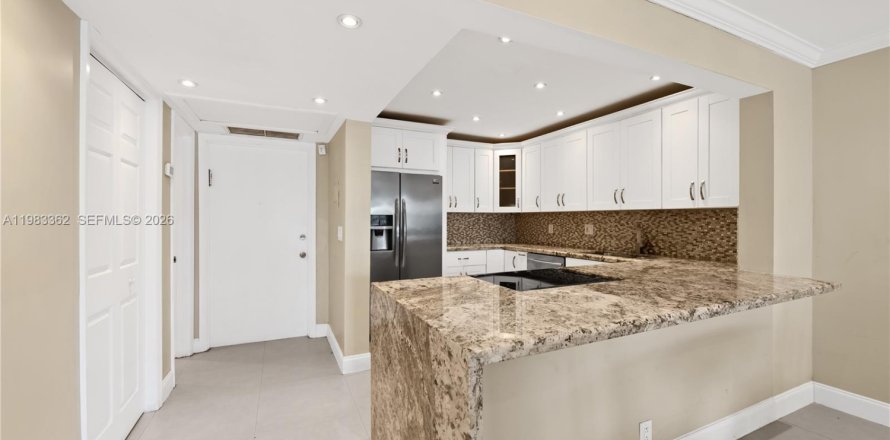 Condo in Hallandale Beach, Florida, 1 bedroom  № 2044874