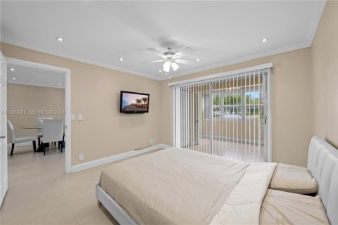 Condo in Hallandale Beach, Florida, 1 bedroom  № 2044874 - photo 13